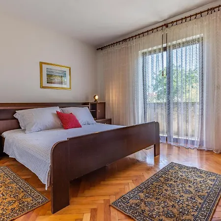 Апартаменты Three-bedroom In Медулин