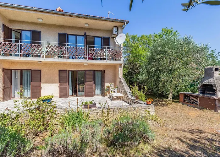 Three-bedroom In Daire Medulin