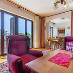 Lägenhet Three-bedroom In