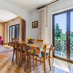 Lägenhet Three-bedroom In